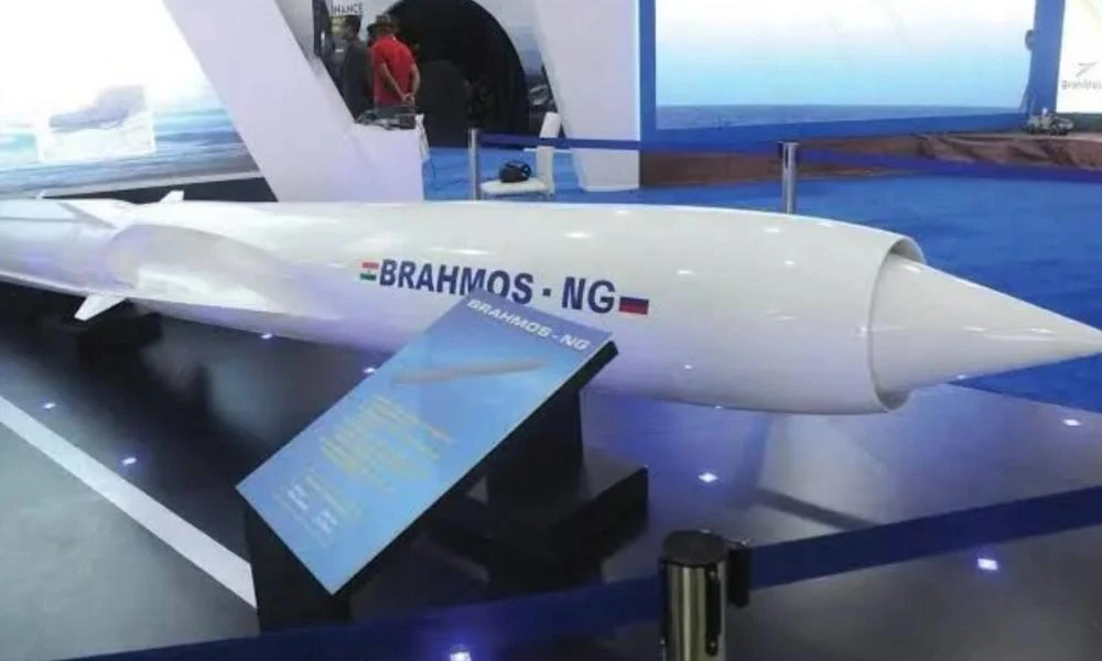 Ξεχάστε τον BrahMos! Ρωσία και Ινδία αποκάλυψαν τον νέο υπερηχητικό πύραυλο BrahMos-NG εμβέλειας 300 χλμ